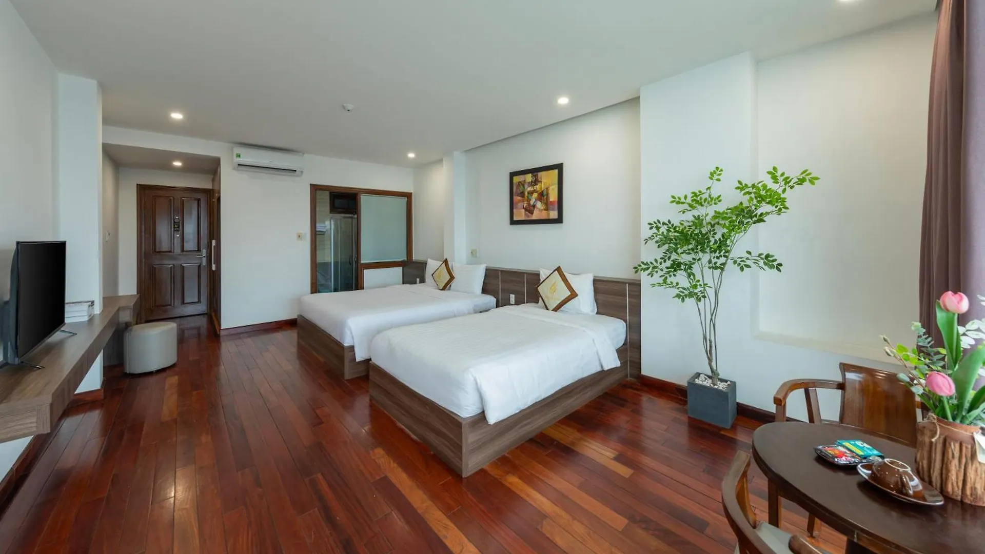 Hoang Linh Riverside Hotel Danang