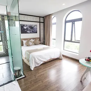 2* Hotel Flora &